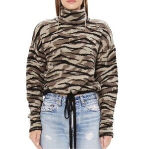 AFMR Camouflage Green Knit Chunky Oversize Crop Sweater Size Small